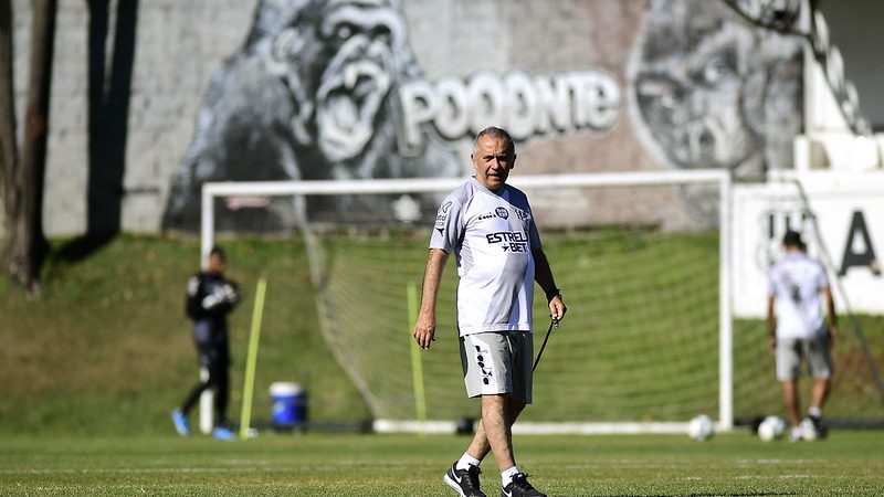 Ponte Preta: na expectativa por “volta de jogadores importantes”, Nelsinho espera DM