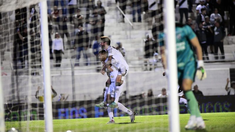 Ponte Preta 3×1 Ceará: Macaca mantém 100% em casa com Nelsinho e ganha moral para o dérbi