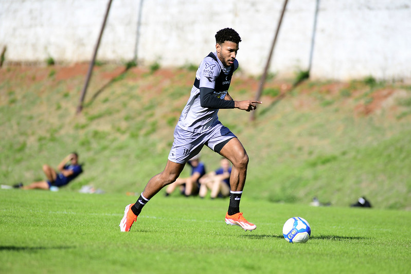 Ponte Preta: lateral e zagueiro são inscritos e aumentam opções de Nelsinho