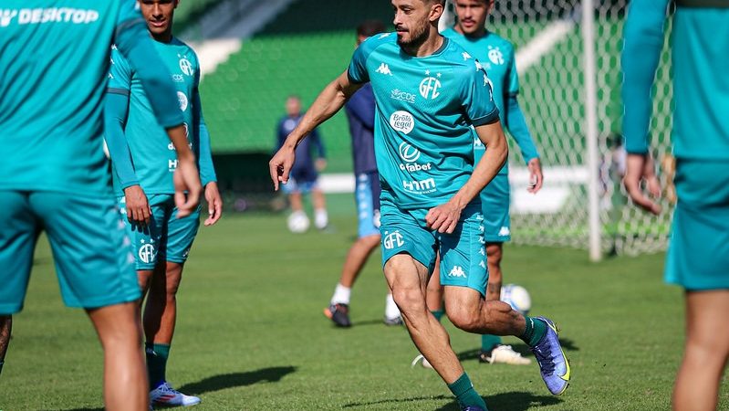 Guarani: volante será avaliado após lesão; Marlon é monitorado