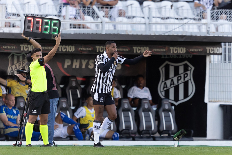 Ponte Preta: Nelsinho cogita duas mudanças na escalação; confira o provável time