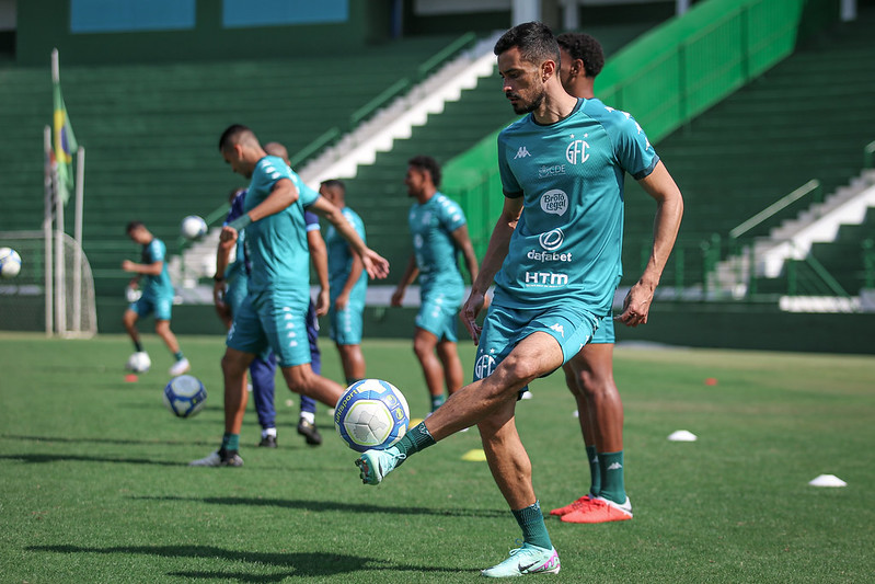 Guarani: sem Luan Dias, Allan Aal estuda três volantes contra a Chapecoense