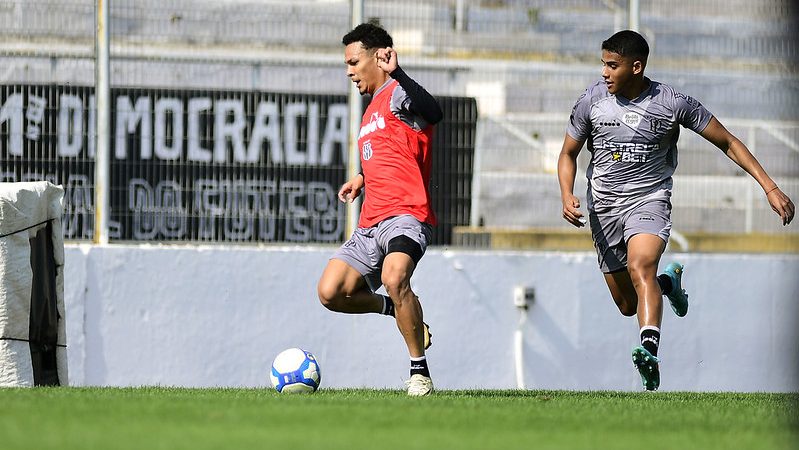 Ponte Preta: Nelsinho perde lateral, mas conta com retorno de dupla para enfrentar o Operário-PR