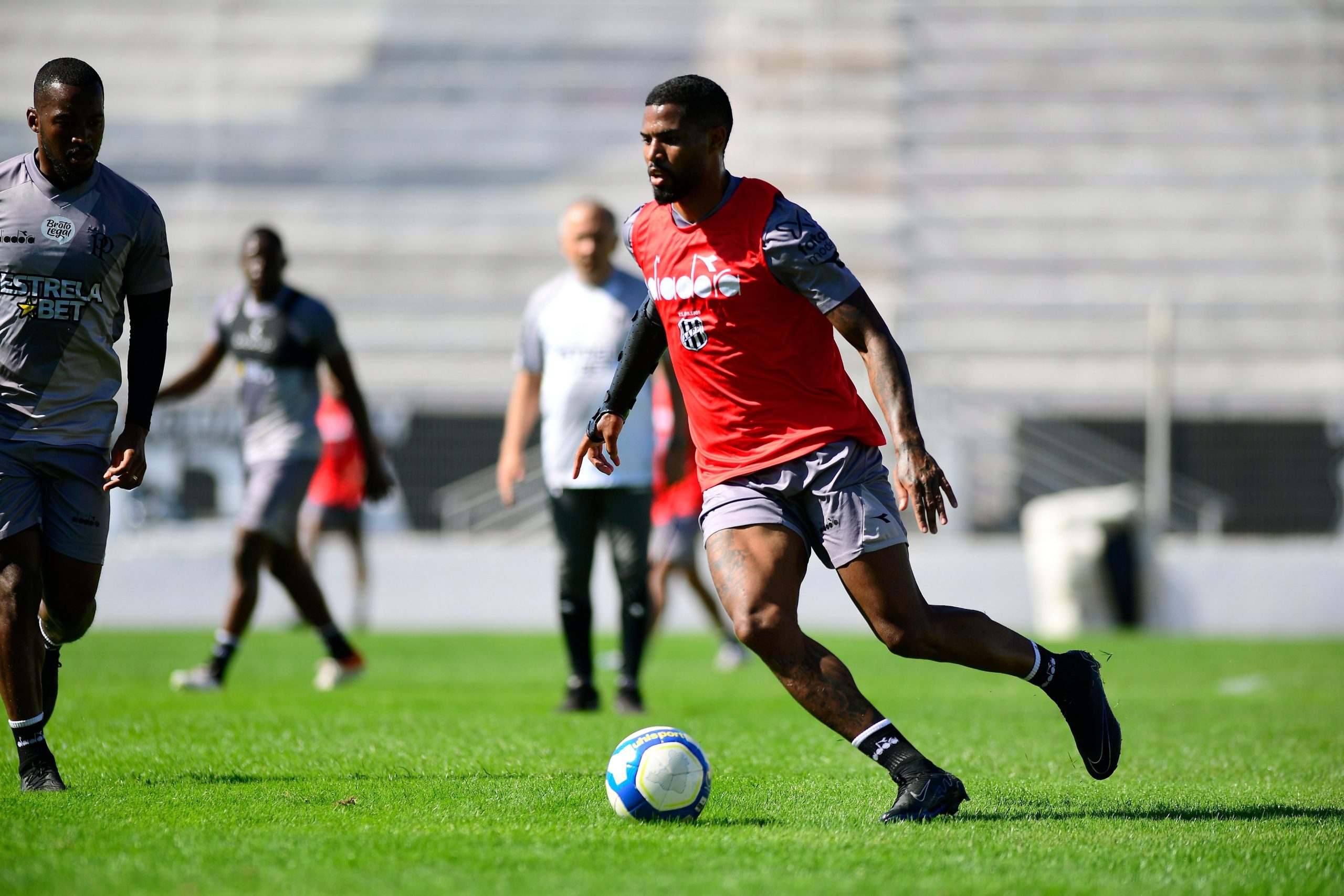 Ponte Preta: Gabriel Novaes se recupera de fratura e será relacionado depois de 45 dias