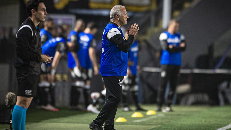 Ponte Preta: respaldado pela diretoria, Nelsinho alcança marca histórica