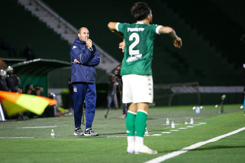 Guarani: Aal enaltece superação após curto período de treino e vibra com vitória