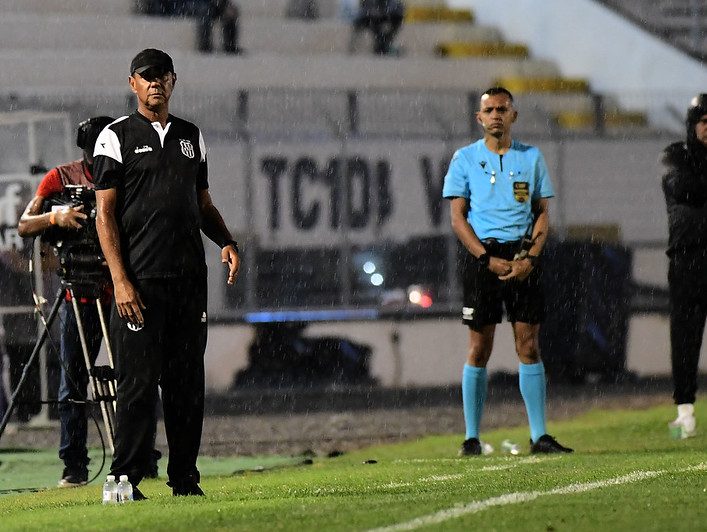 Ponte Preta: Nenê Santana vê placar mentiroso e diz que “time foi bem” em derrota