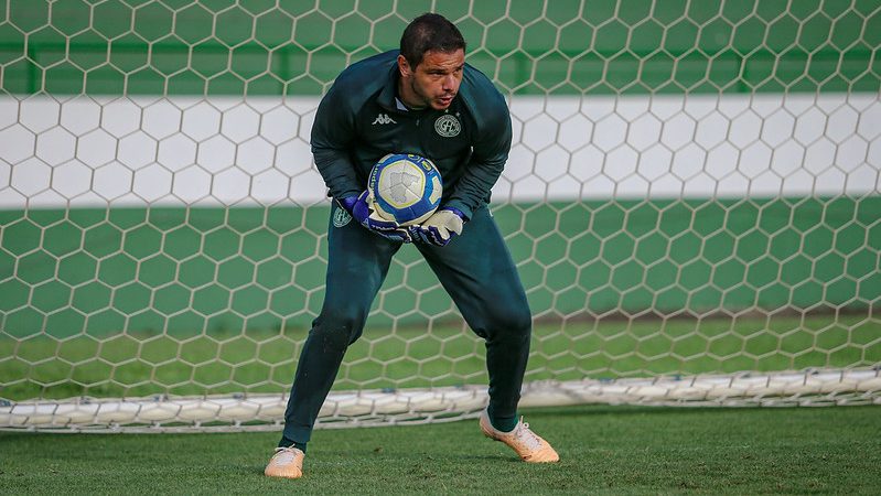 Guarani: fora dos planos, goleiro assina pré-contrato novo clube