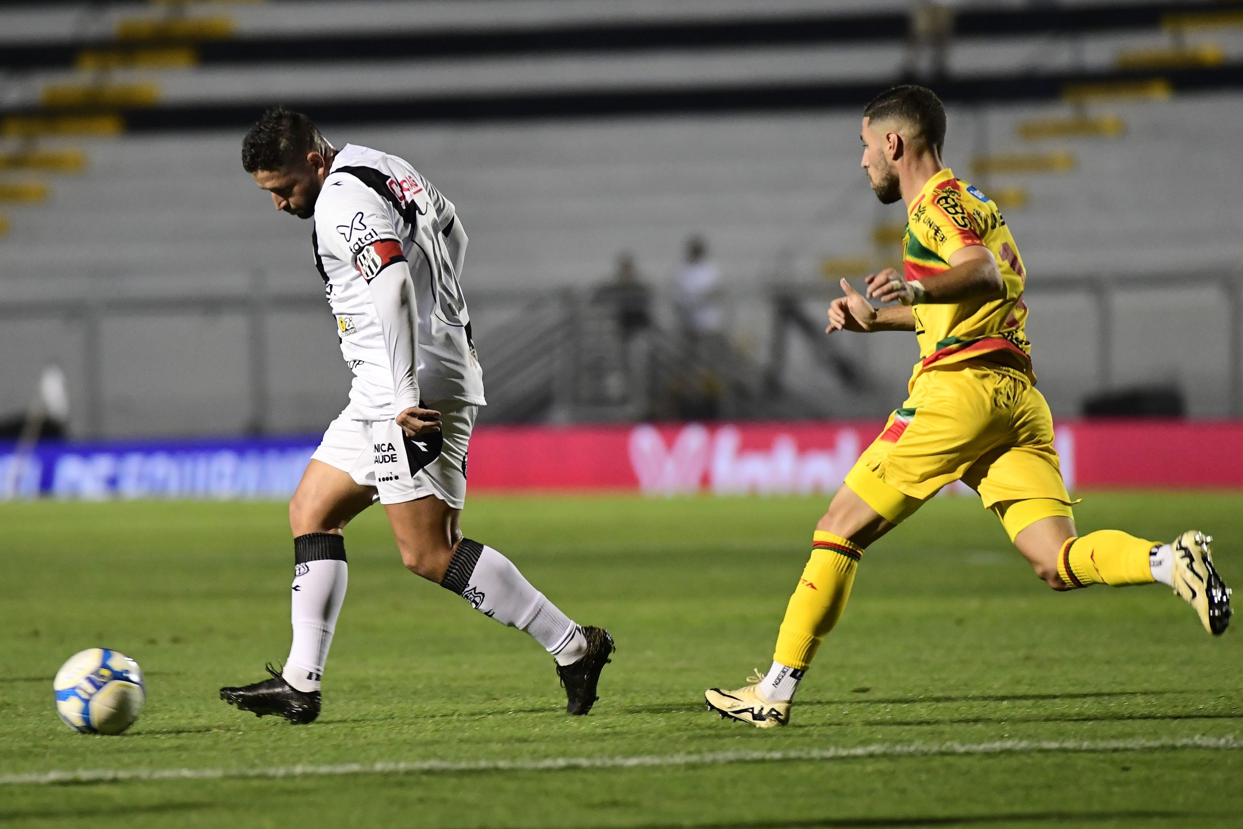 Ponte Preta 2×0 Brusque: Elvis comanda vitória e Macaca deixa o Z-4 da Série B