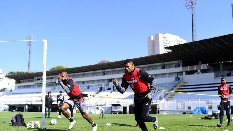 Ponte Preta: Jeh volta a sentir lesão e não deve mais jogar em 2024