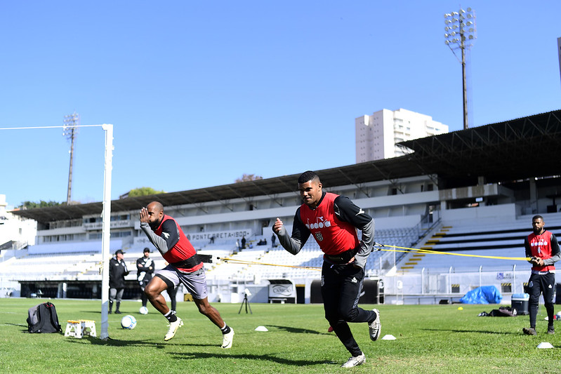 Ponte Preta: Jeh volta a sentir lesão e não deve mais jogar em 2024