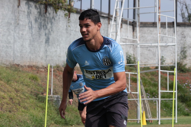 Ponte Preta: Edson recebe sondagem e pode deixar o Moisés Lucarelli