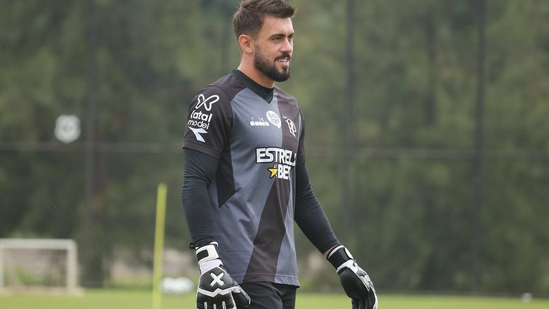 Ponte Preta: clube não vai renovar com goleiro e define mais uma saída