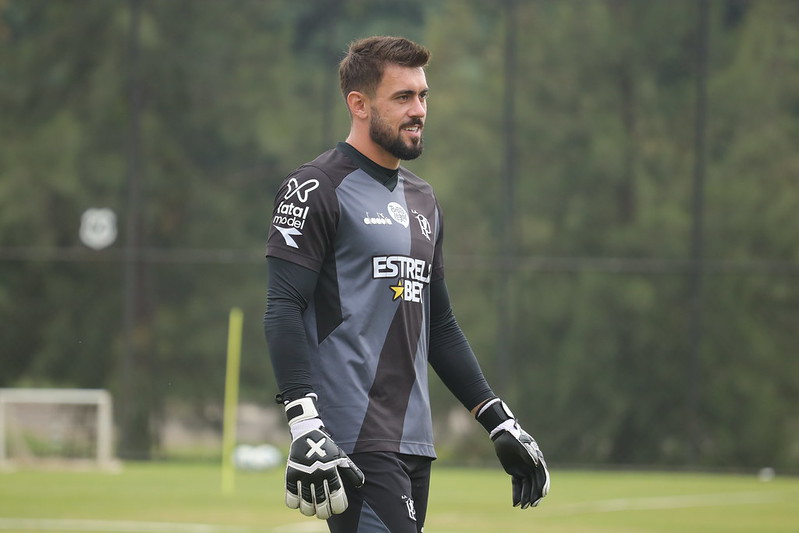 Ponte Preta: clube não vai renovar com goleiro e define mais uma saída