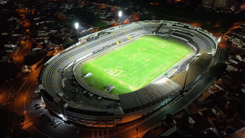 Ponte Preta: clube finaliza instalação dos novos refletores