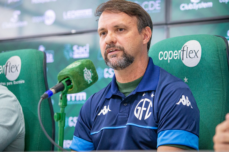 Guarani: Maurício diz que gramado em Brusque é “vergonha” e analisa nova derrota