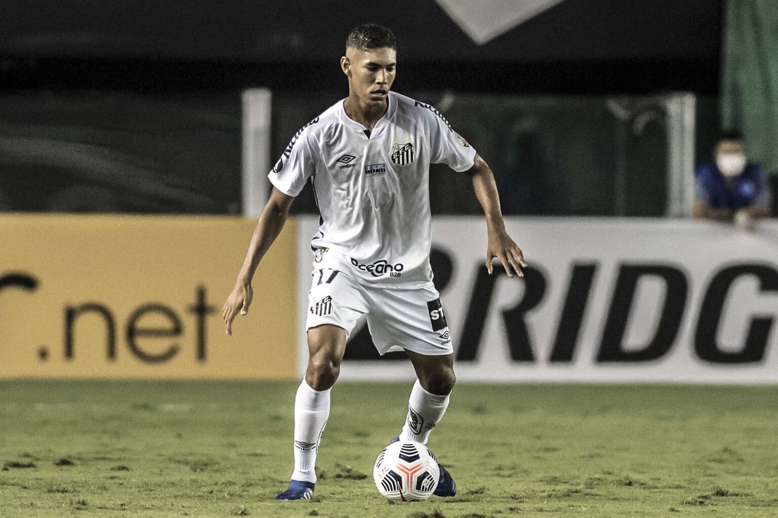 Ponte Preta: diretoria sonda meia do Santos, mas recebe negativa