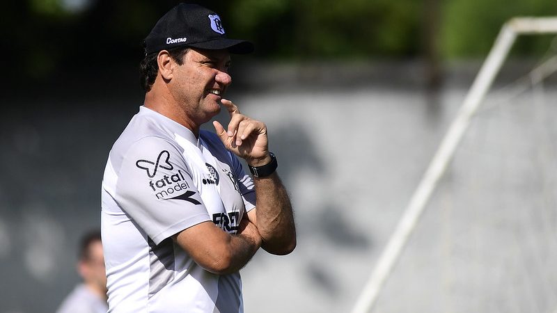 Ponte Preta: Brigatti desabafa sobre salários, admite atraso de 11 meses e fala sobre reforços