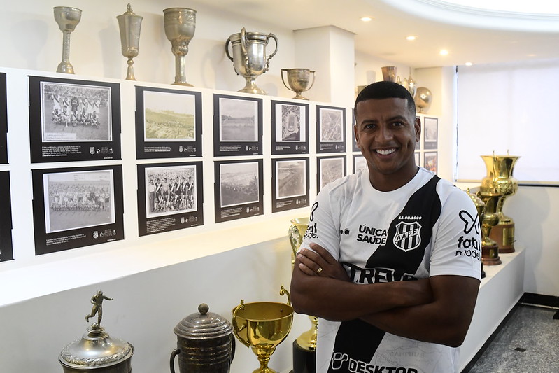 Ponte Preta: Maguinho admite sondagens para sair, mas garante foco na Macaca