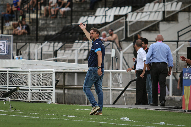 Guarani: Maurício inicia preparação para enfrentar o São Paulo na expectativa por reforços