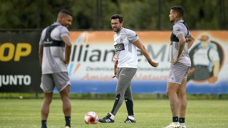 Ponte Preta: Valentim aguarda DM para saber quais jogadores estarão à disposição