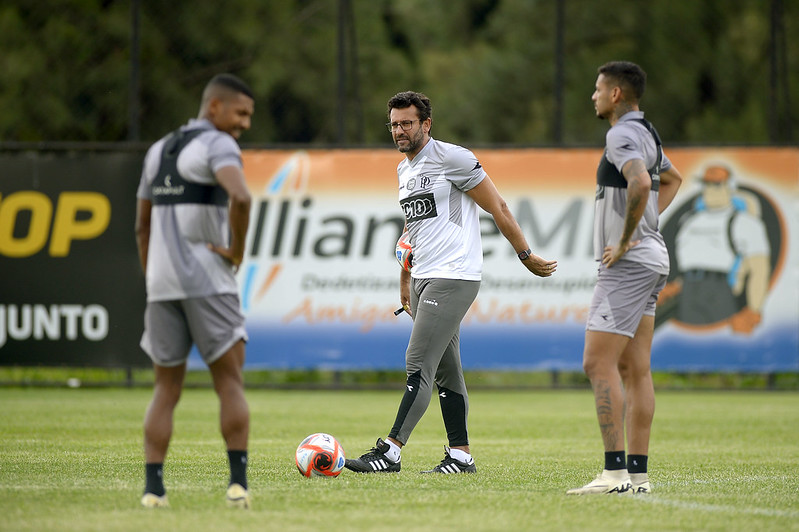 Ponte Preta: dupla é novamente vetada pelo DM; veja provável time