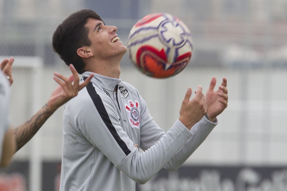 Por onde anda? Chileno ex-Ponte e Corinthians busca recomeço em Goiânia