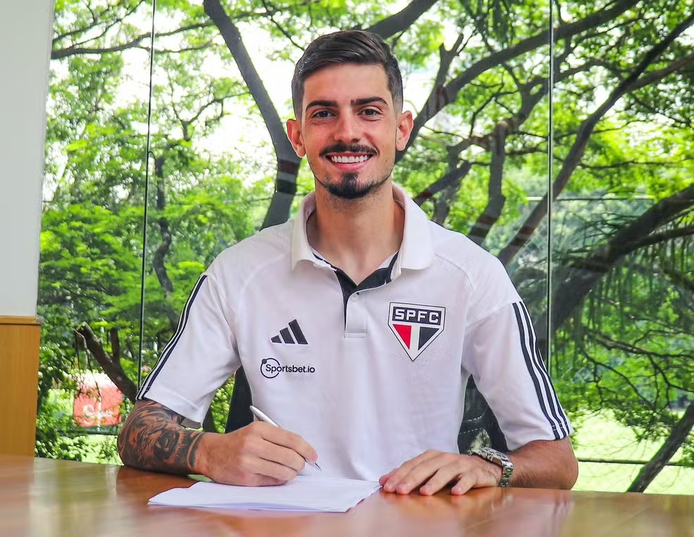 Ponte Preta: Pedro Vilhena elogia trabalho de Valentim na pré-temporada