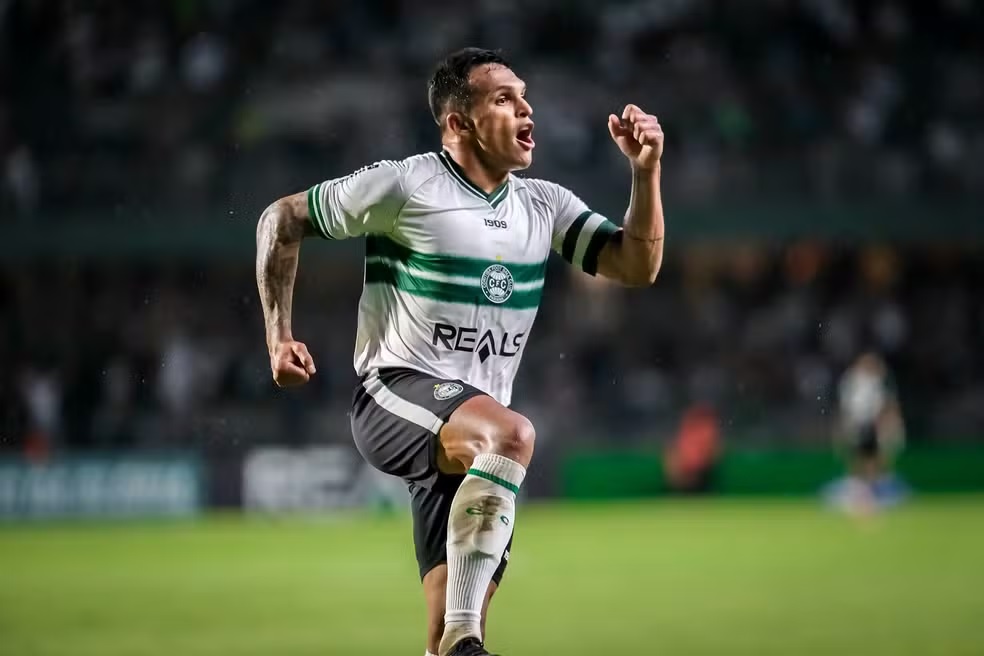 Guarani: ex-São Paulo e Coritiba entra na mira para o sistema ofensivo