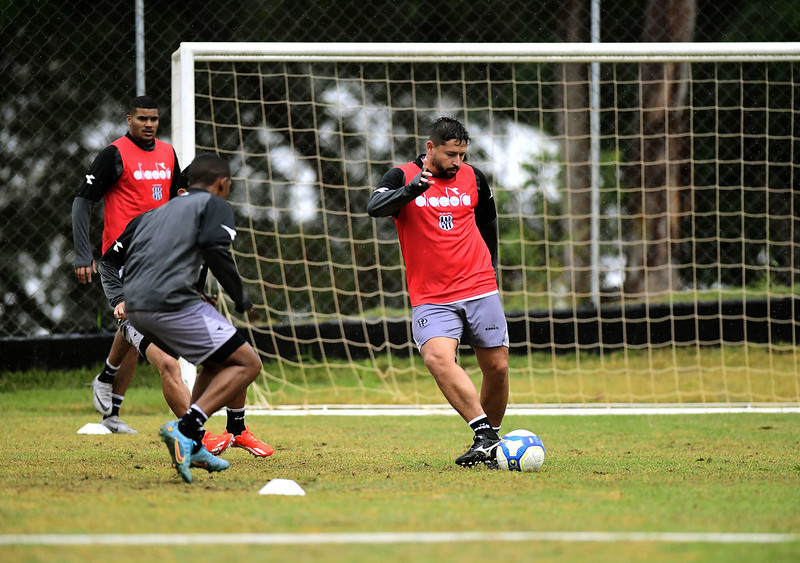 Ponte Preta: diretoria inicia busca por camisa 10 para acirrar disputa com Elvis