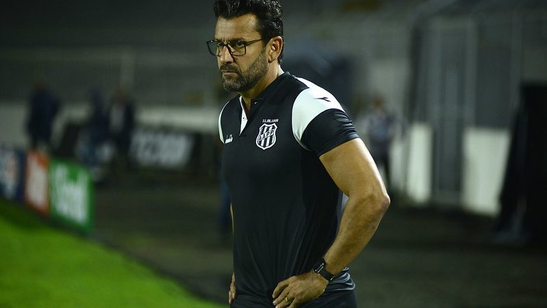 Ponte Preta: diretoria oficializa saída de Valentim, dupla titular e anuncia novo técnico