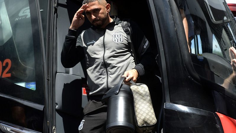 Ponte Preta: Danilo Barcelos fica ou sai? O que sabemos