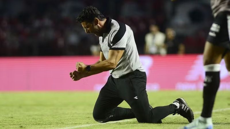 Ponte Preta: Valentim cita “campanha espetacular” e desvia foco do Palmeiras