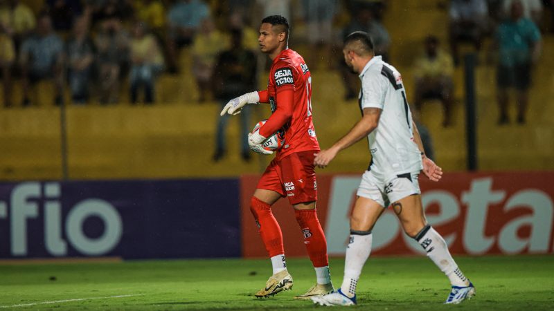 Ponte Preta: após liberar dupla, diretoria tenta segurar dois titulares