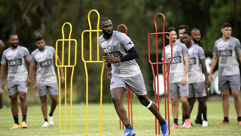 Ponte Preta: Rodrigo Souza recebe sondagem do Paysandu, mas prioriza permanência