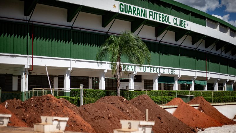 Guarani: piscina olímpica no Brinco de Ouro será substituída por quadras esportivas