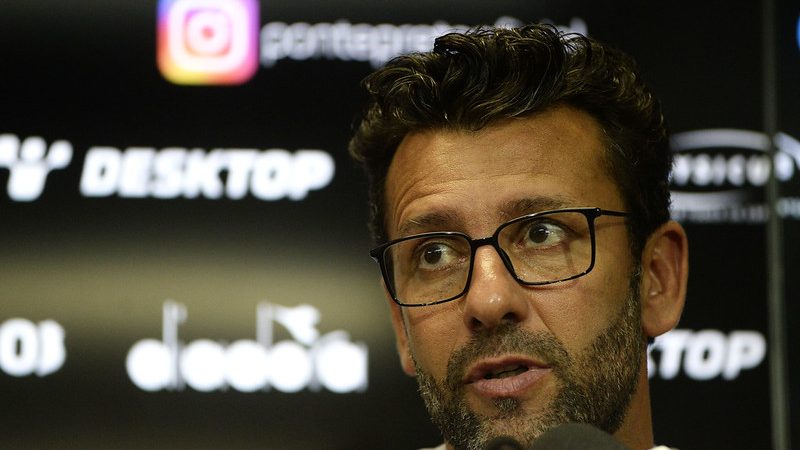 Ponte Preta: Valentim pede calma após derrota e promete ajustes rápidos