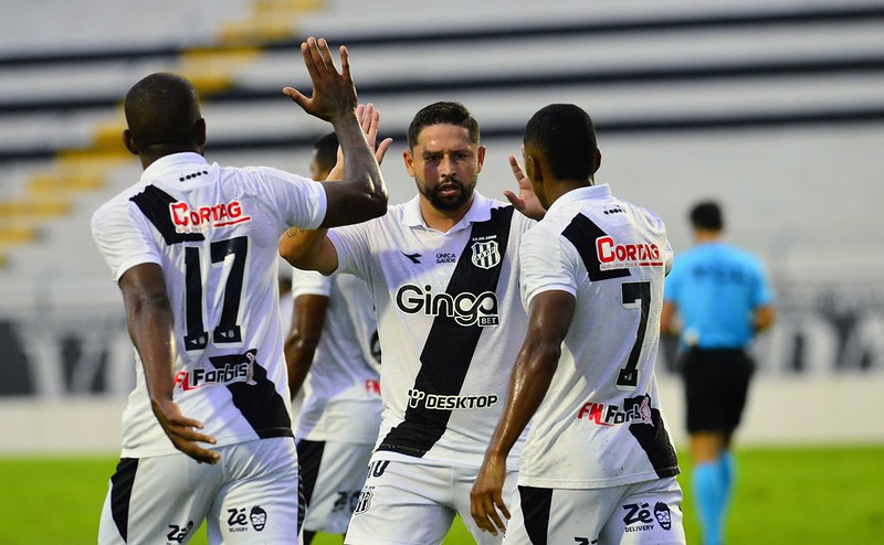 Ponte Preta: nova formação agrada e Toró acirra disputa com Victor Andrade