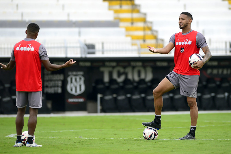 Ponte Preta: Wanderson promete ajustes e reação após goleada diante do Brusque