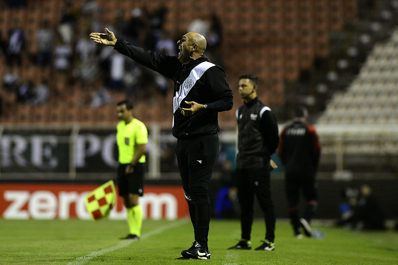 Ponte Preta: Douglas exalta união do grupo e recuperação de Jeh
