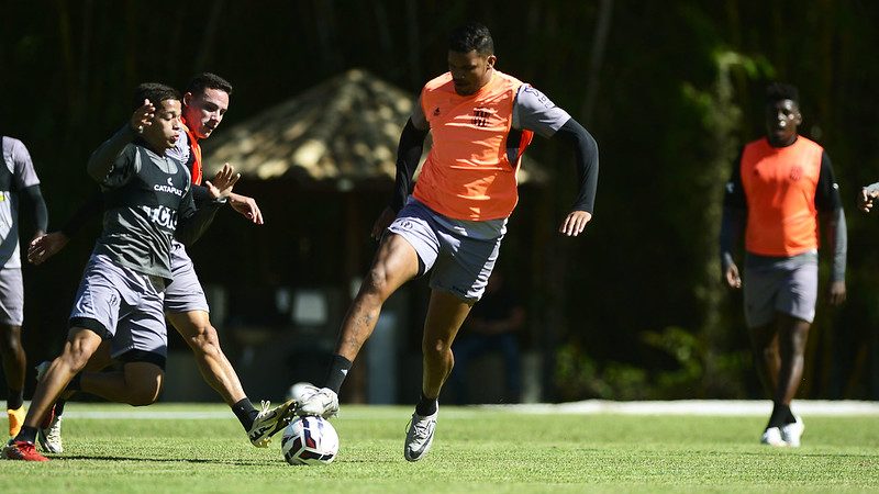 Ponte Preta: comissão técnica aumenta minutagem de Jeh e estuda titularidade