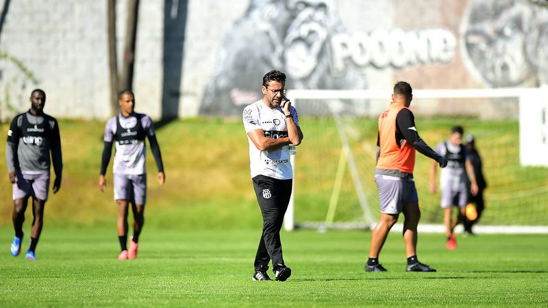 Ponte Preta: as dúvidas de Alberto Valentim para enfrentar o São Bernardo