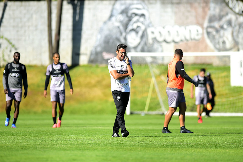 Ponte Preta: as dúvidas de Alberto Valentim para enfrentar o São Bernardo