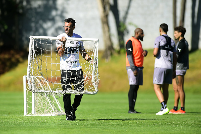 Ponte Preta: trio volta e aumenta opções de Valentim