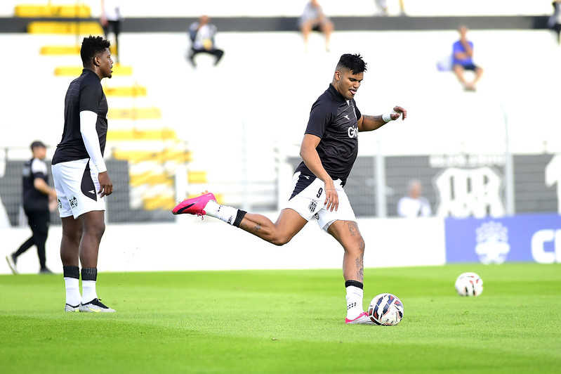 Ponte Preta: cobrança de falta de Jeh gerou conversa entre jogadores