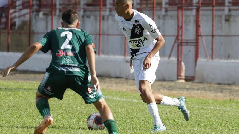 Ponte Preta: Valentim promove lateral-esquerdo da base
