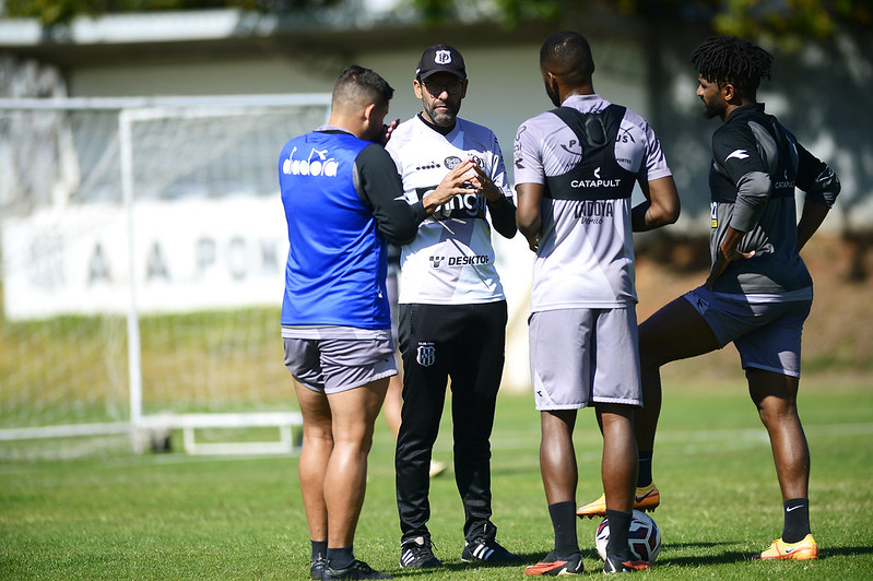 Ponte Preta: Valentim decide poupar dois jogadores pendurados na rodada pré-dérbi