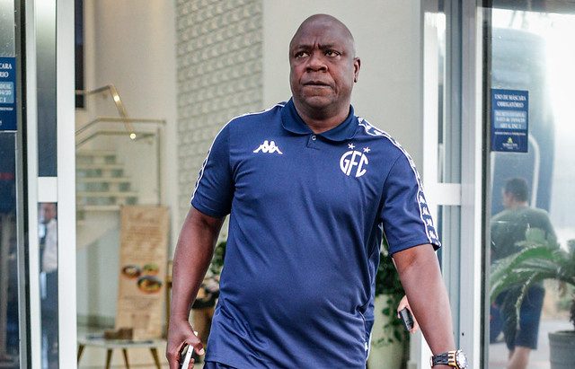 Guarani: de “coração partido”, Arzul se despede, exalta Xau e prevê acesso sob comando de Elio