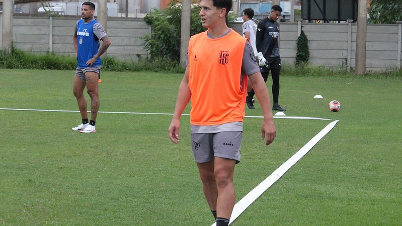 Ponte Preta: Gustavo Telles volta a jogar pelo profissional após seis meses