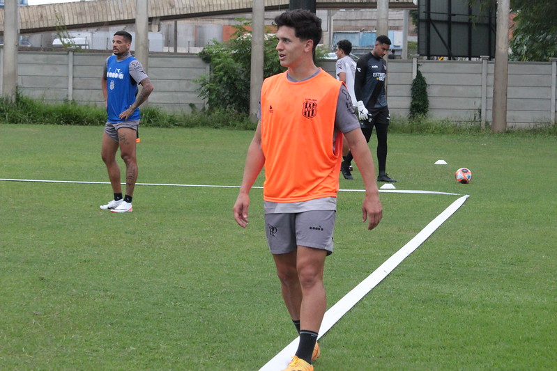 Ponte Preta: Gustavo Telles volta a jogar pelo profissional após seis meses
